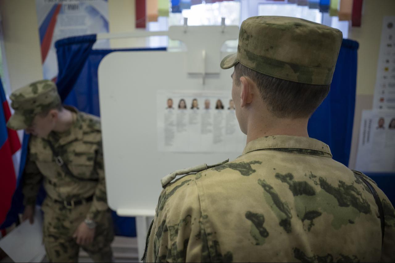 People vote in Russia's parliamentary election at a polling station in Moscow, Russia, on September 18, 2026. (AA Photo)