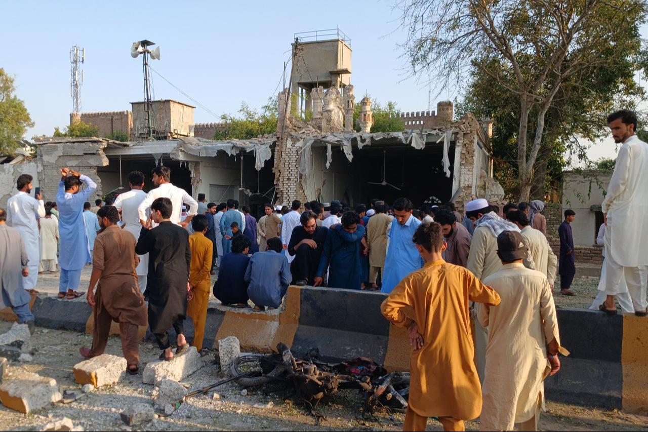 Onlookers gather at the site of an explosion inside the police headquarters at Kohat in Pakistan's Khyber Pakhtunkhwa province on September 18, 2026. (AFP Photo)