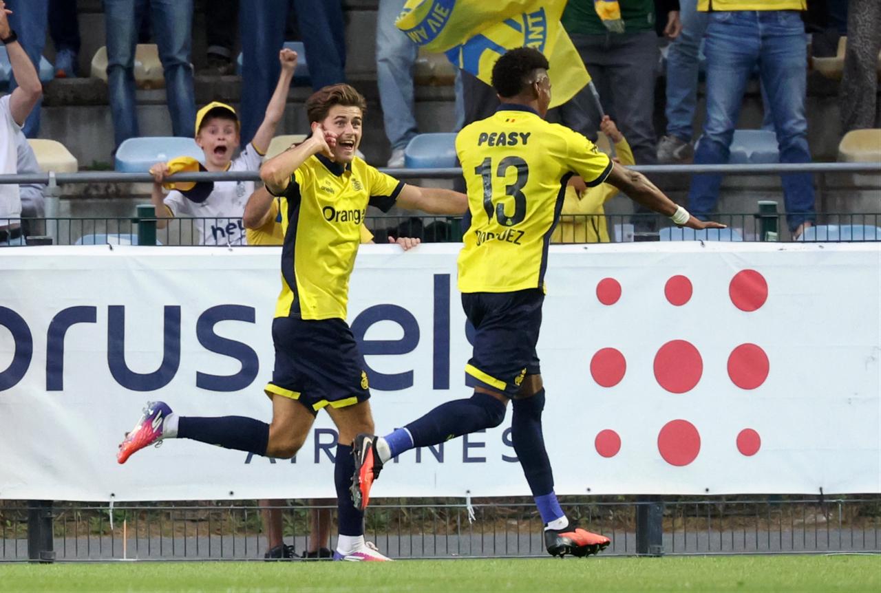 Union Saint-Gilloise players celebrate a goal during their Belgian Pro League match against Anderlecht in Brussels, Belgium, Aug. 30, 2026. (AFP Photo)