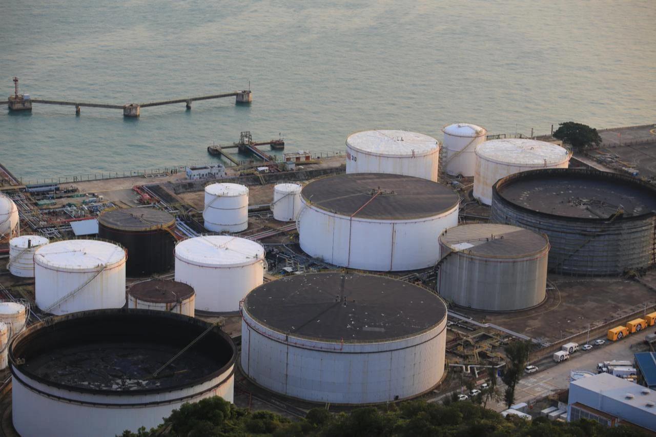 Brent surges to highest since July, markets tumble on fresh US-Iran exchange