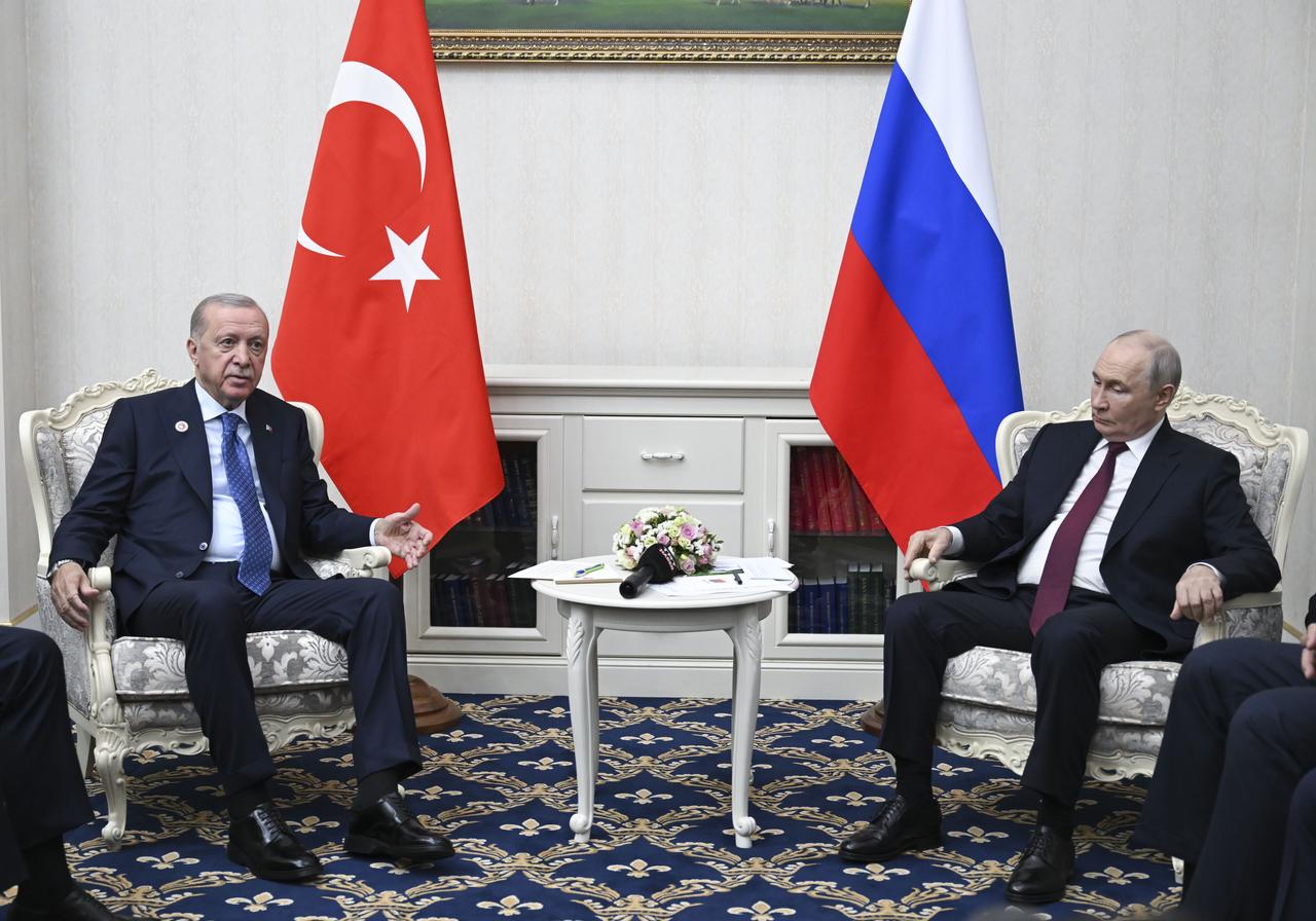 President Recep Tayyip Erdogan (L), meets with Russian President Vladimir Putin (R) ahead of Shanghai Cooperation Organisation (SCO) Heads of State Summit in Bishkek, Kyrgyzstan on Sept. 1, 2026. (AA Photo)