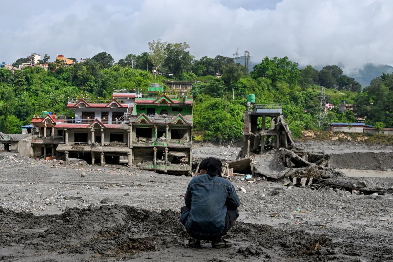 Nepal flood toll climbs to 1,114 as thousands remain missing