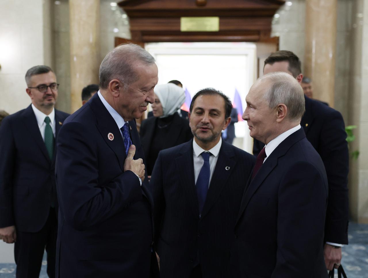 Turkish President Recep Tayyip Erdogan (L) bids farewell to Russian President Vladimir Putin (R) following their meeting at the Ala Archa State Residence as he attends the Shanghai Cooperation Organization (SCO) Heads of State Summit in Bishkek, Kyrgyzstan, September 1, 2026. (AA Photo)