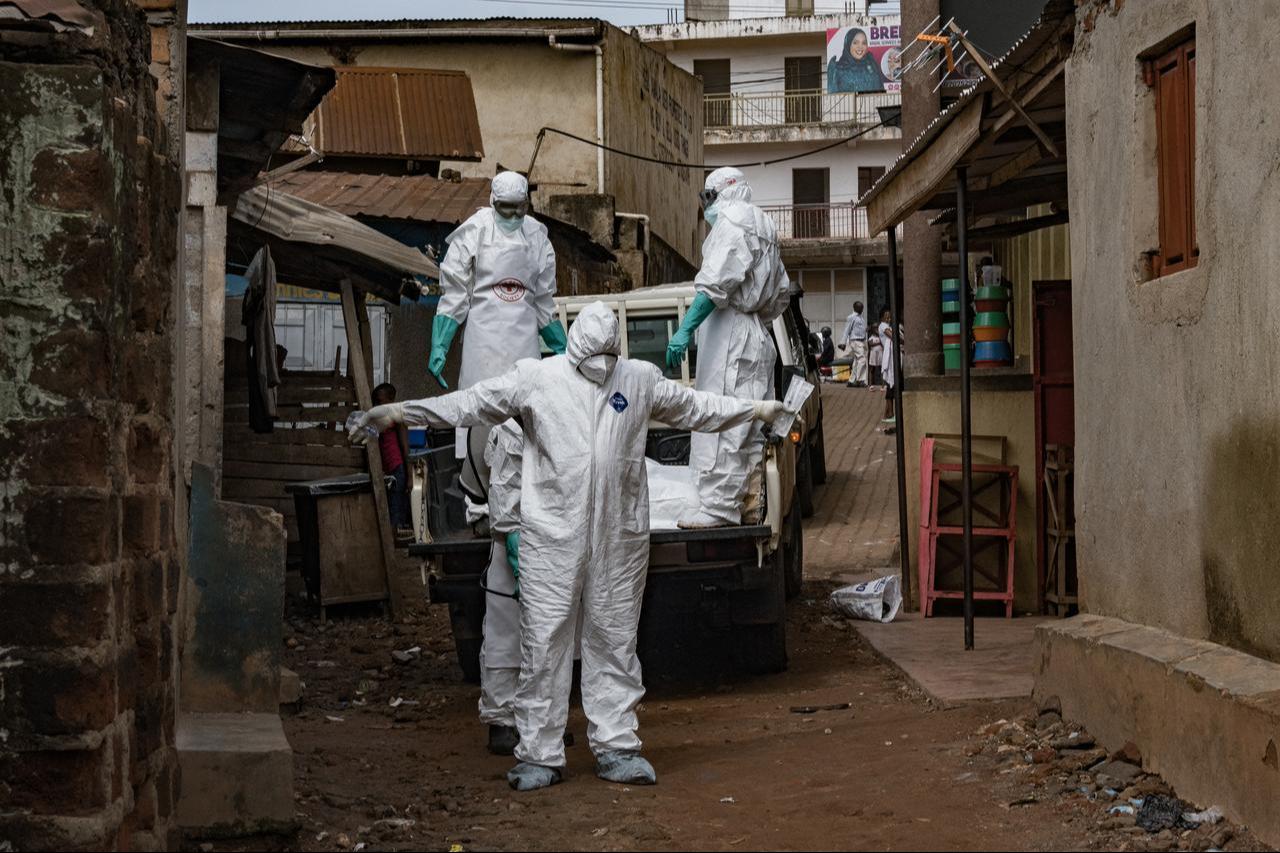 Workers from the Uganda Red Cross Society is sprayed with disinfectant during the evacuation of the body of a suspected Ebola victim in Kampala, Uganda on May 26, 2026. (AFP Photo)