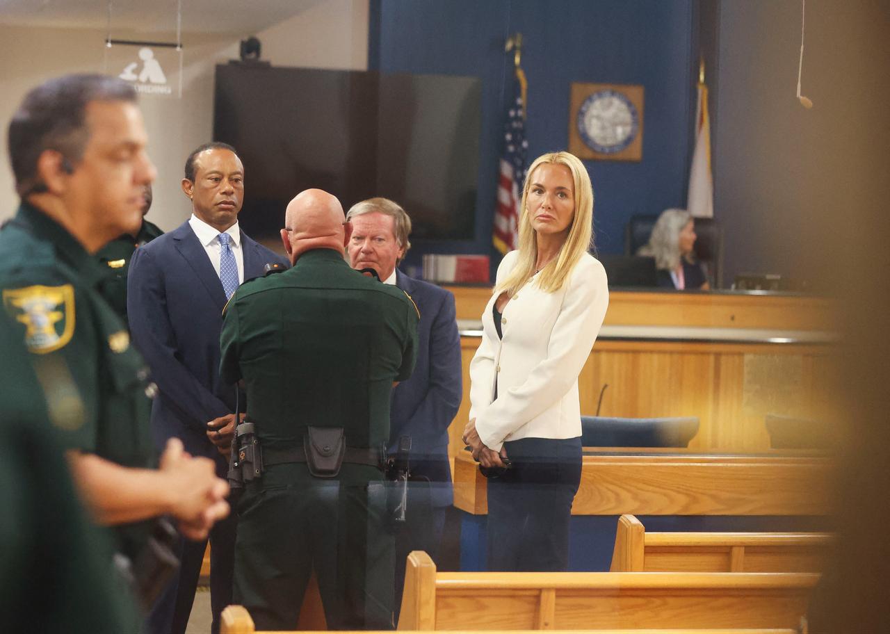 Tiger Woods pleaded guilty on Wednesday to charges of careless and reckless driving stemming from a rollover car crash in Florida in March. (AFP photo)