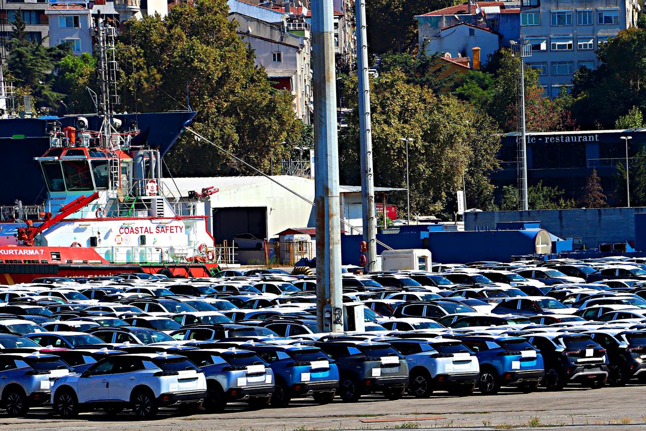 Turkish automobile sales plunge 25% in August amid weak demand
