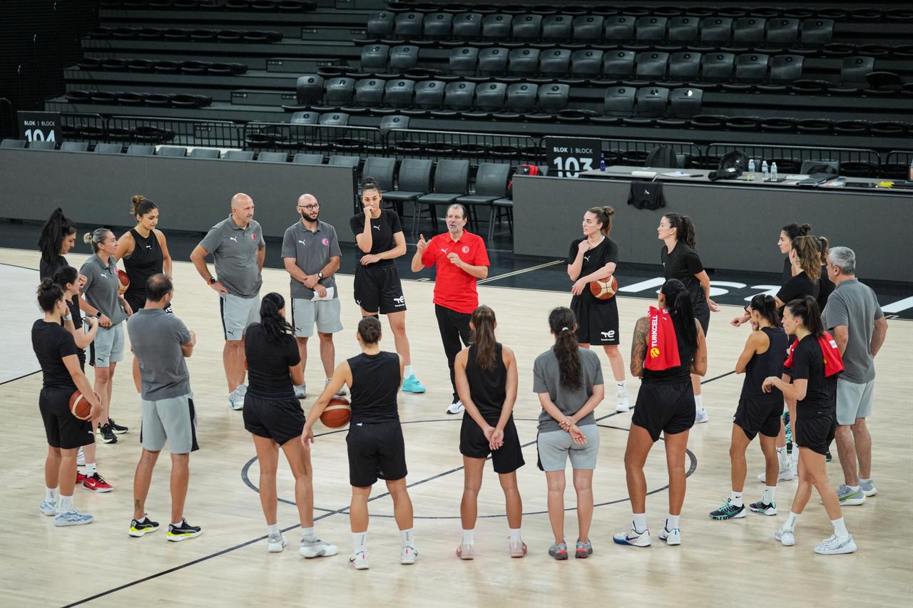 Türkiye women’s national basketball team players and coaching staff gather during a training session ahead of the FIBA Women’s Basketball World Cup, Istanbul, Türkiye, Aug. 20, 2026. (AA Photo)