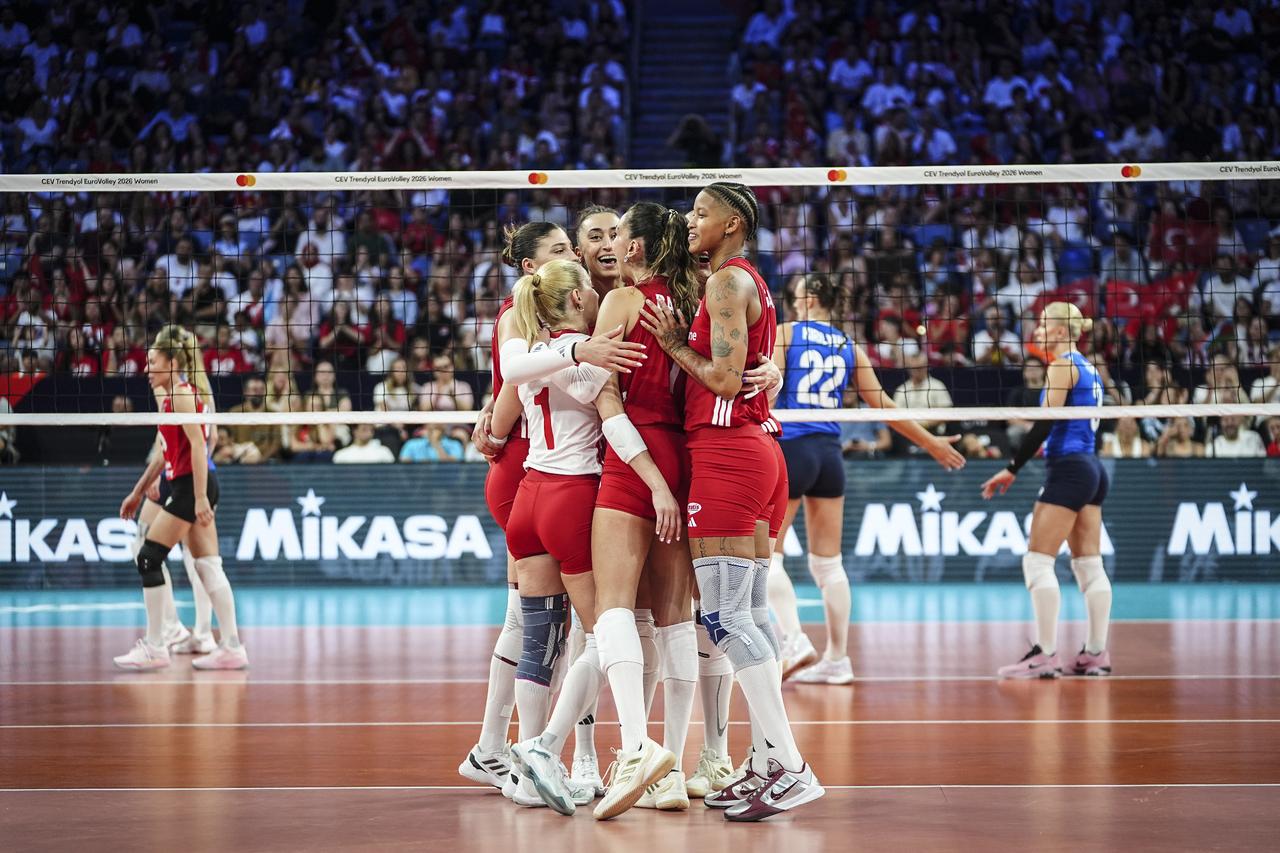 Türkiye beats Azerbaijan 3-0, reaches EuroVolley quarterfinals