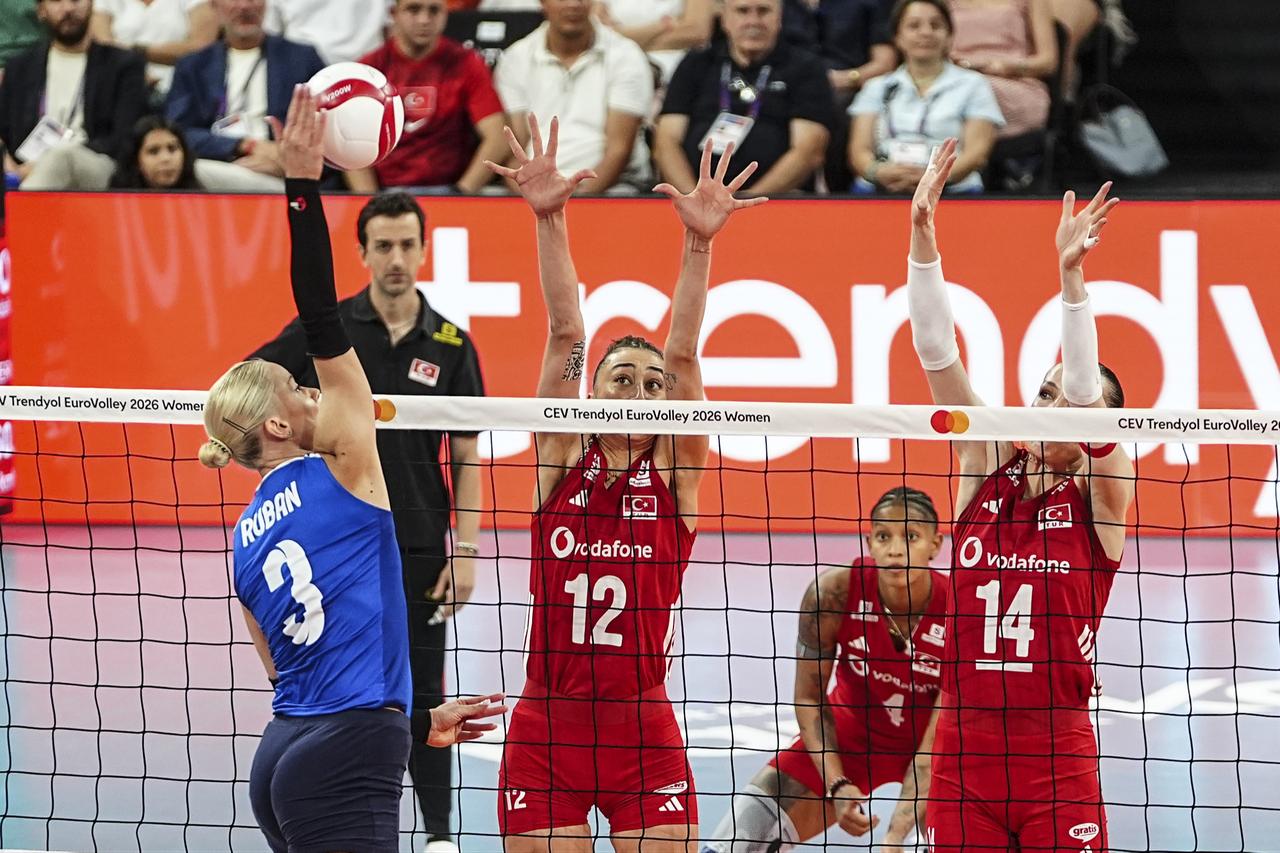 Türkiye players defend at the net against Azerbaijan during their CEV Women’s EuroVolley 2026 round-of-16 match in Istanbul, Türkiye, Sept. 1, 2026. (AA Photo)