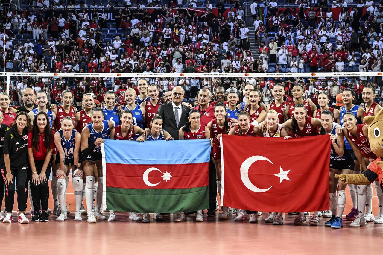 Türkiye and Azerbaijan players and officials pose with their national flags after their CEV Women’s EuroVolley 2026 round-of-16 match at Sinan Erdem Sports Hall in Istanbul, Türkiye, Sept. 1, 2026. (AA Photo