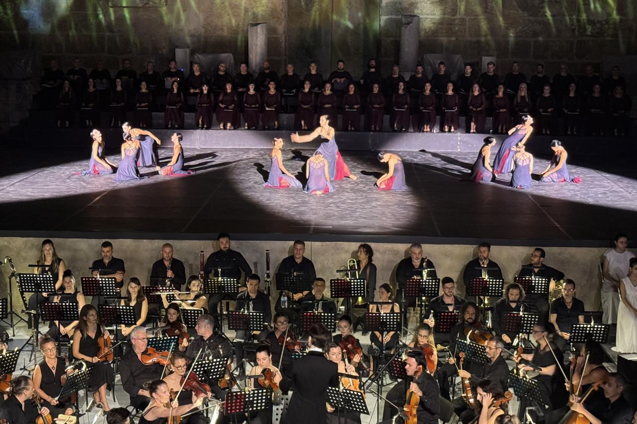 'Carmina Burana' staged in Antalya Festival under 22-year-old conductor