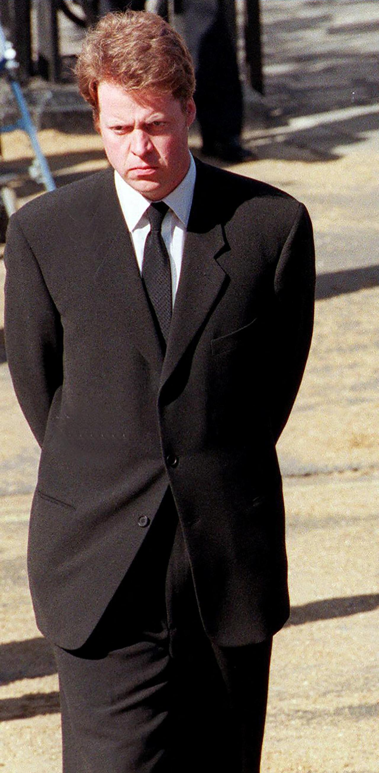 The late Princess Diana's brother, Earl Spencer, joins the gun carriage carrying the coffin of the Princess of Wales on Marlborough Road in London during Diana's funeral on September 6, 1997. (AFP Photo)