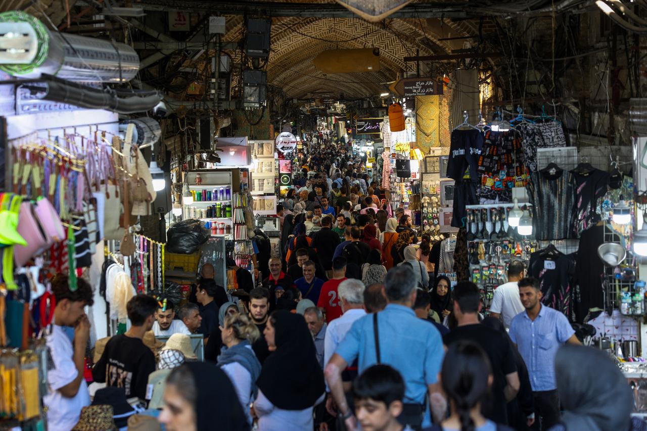 Iran's economy shrinks more than 10% amid war with US, Israel Image