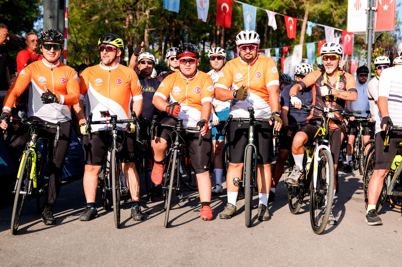 Amateur cyclists pose with their bicycles ahead of the start of L'Etape Türkiye by Tour de France in Istanbul. (AA Photo)