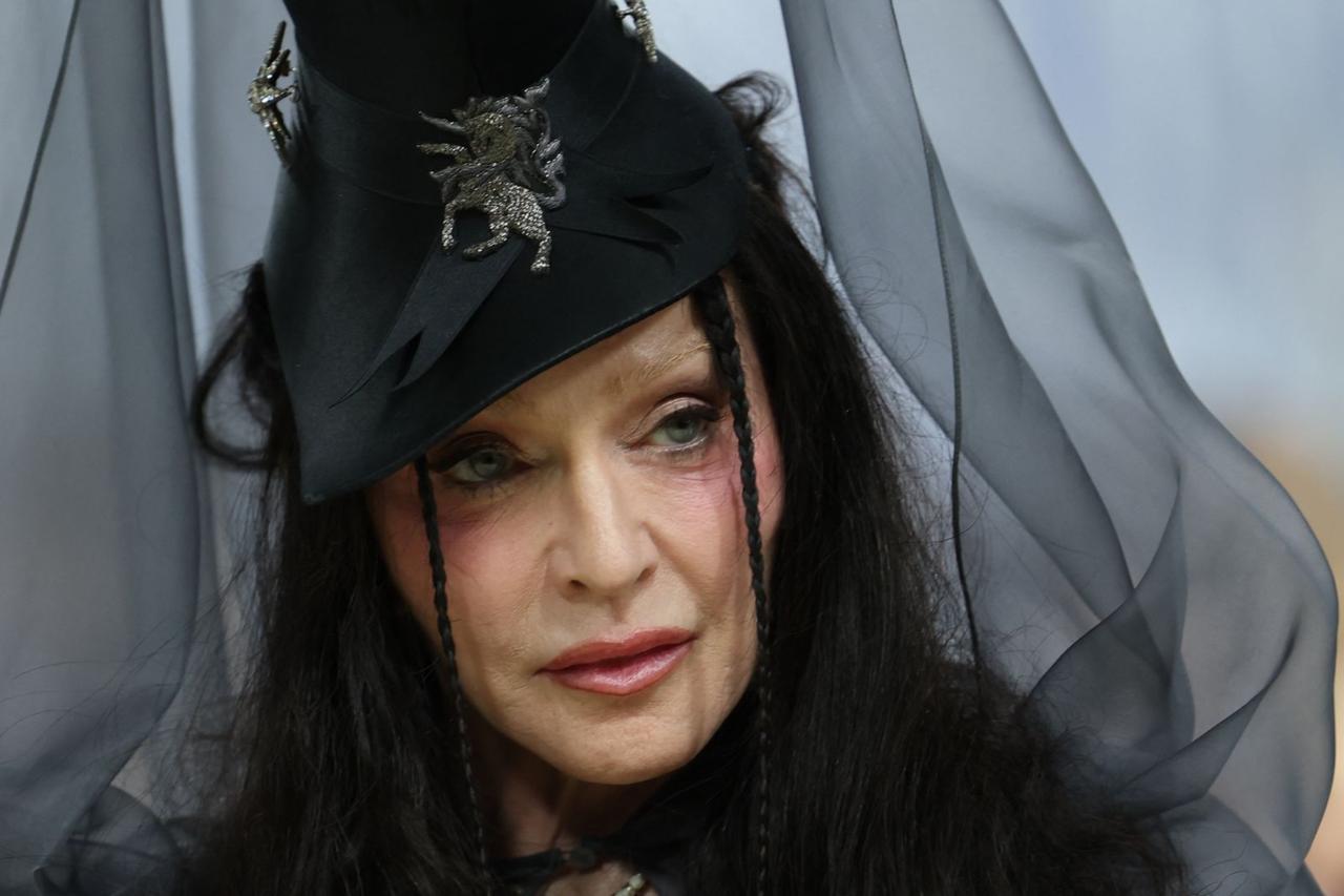 Madonna, Rihanna, and Campbell pieces lead $3.2 million couture auction Image