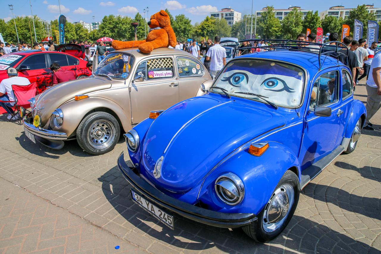 Modified car enthusiasts gather at Türkiye's Diyarbakir festival Image
