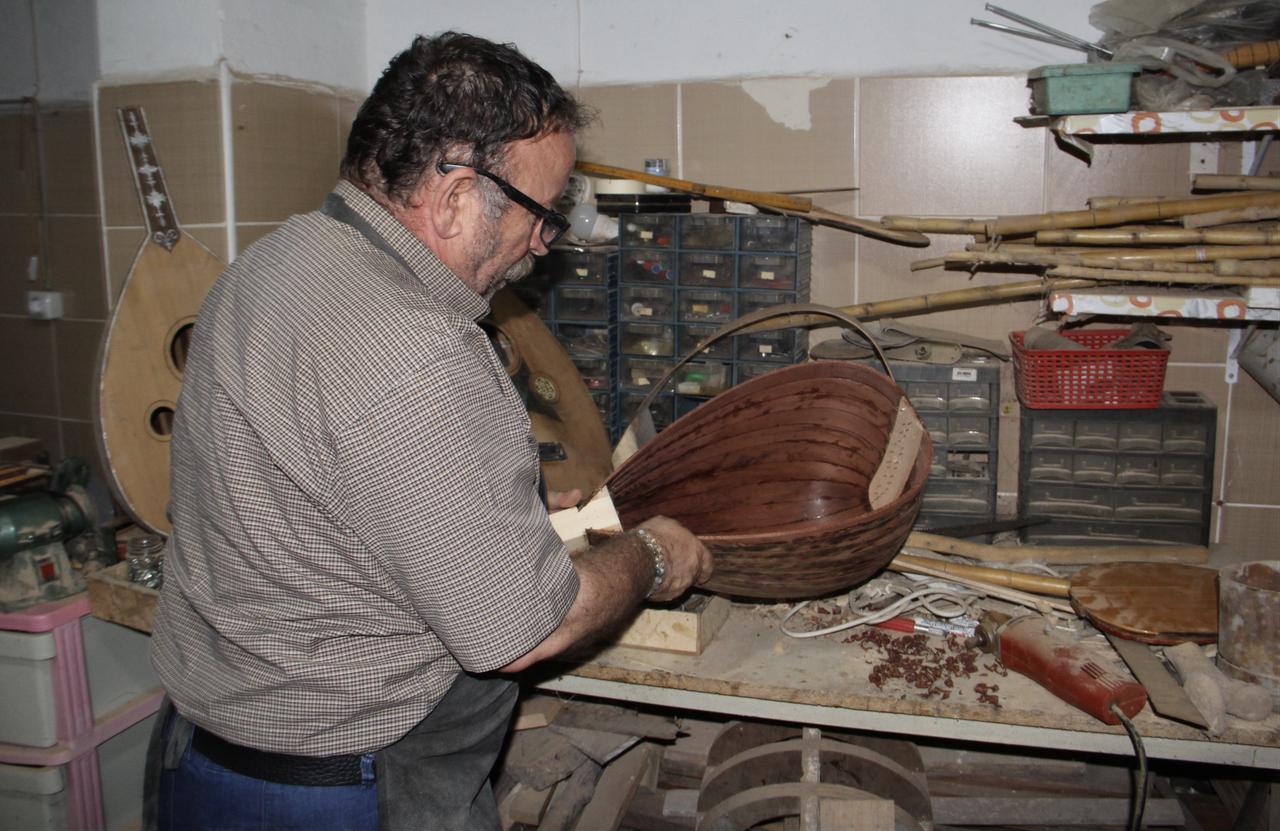 İbrahim Kocabıyık works on the wooden body of an oud at his workshop in Türkiye, Sept. 20, 2026. (AA Photo)