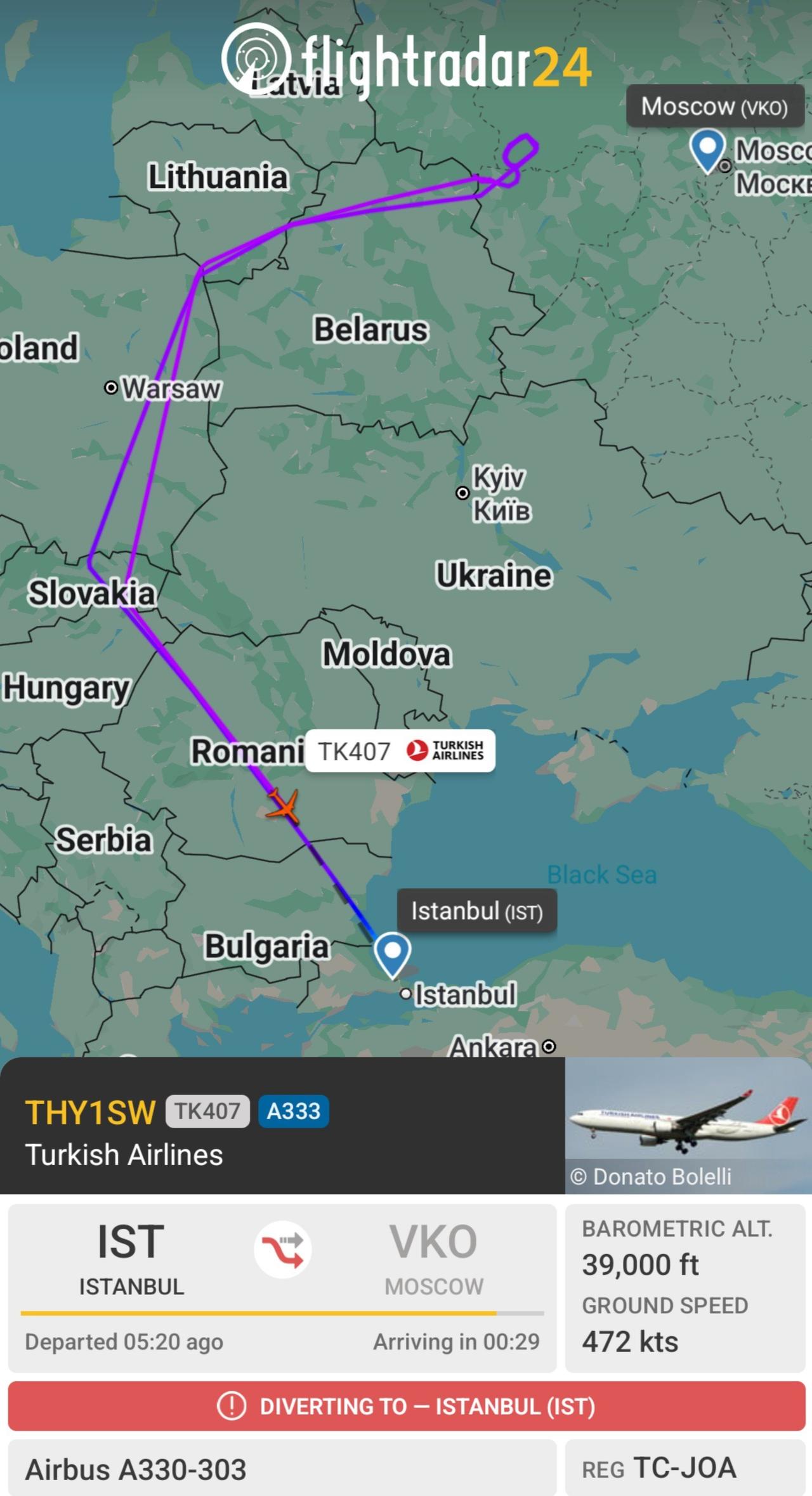 Flight-tracking map shows Turkish Airlines flight TK407 turning back toward Istanbul after approaching Moscow, Sept. 20, 2026. (Photo via X/@flightradar24)