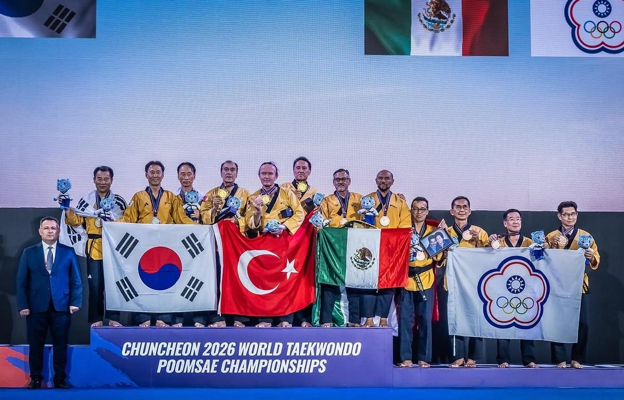 Turkish taekwondo athletes pose with medalists from South Korea, Mexico and Chinese Taipei during an awards ceremony at the 2026 World Taekwondo Poomsae Championships in Chuncheon, South Korea, Sept. 20, 2026. (AA Photo)