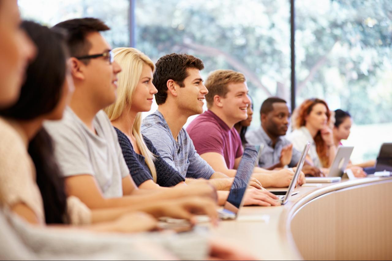 Students attend a lecture in a classroom (Adobe Stock Photo)