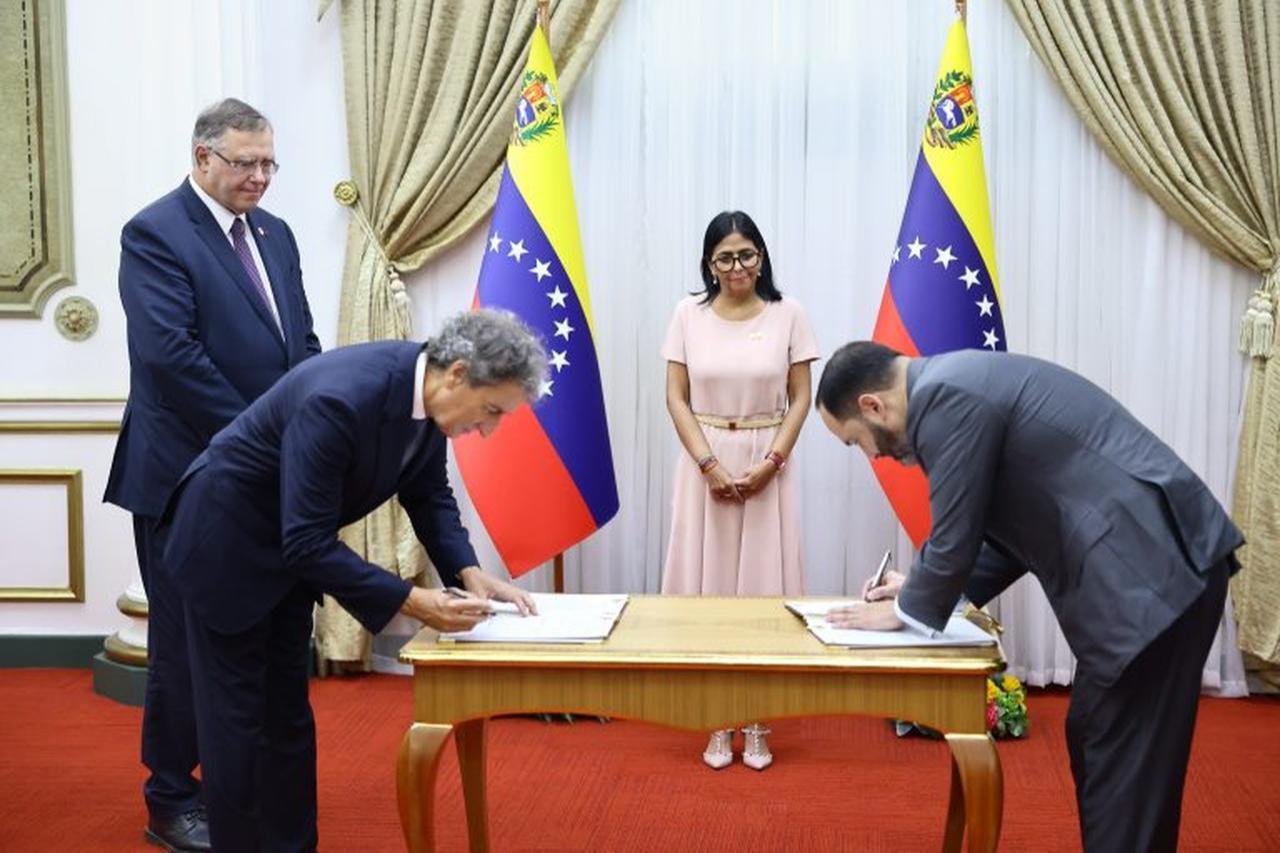 Venezuelan Acting President Delcy Rodriguez (C) oversees the signing of an energy cooperation agreement between PDVSA President Hector Obregon (R) and TotalEnergies' senior vice president for the Americas, Francisco Javier Rielo (L), at Miraflores Palace in Caracas, Venezuela, Sept. 19, 2026. (Photo via mppre.gob.ve)