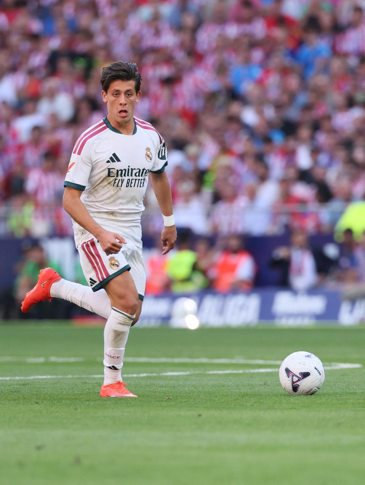 Real Madrid's Turkish midfielder #15 Arda Guler runs with the ball during the Spanish league football match between Club Atletico de Madrid and Real Madrid CF at the Metropolitano stadium in Madrid on September 20, 2026. (AFP Photo)