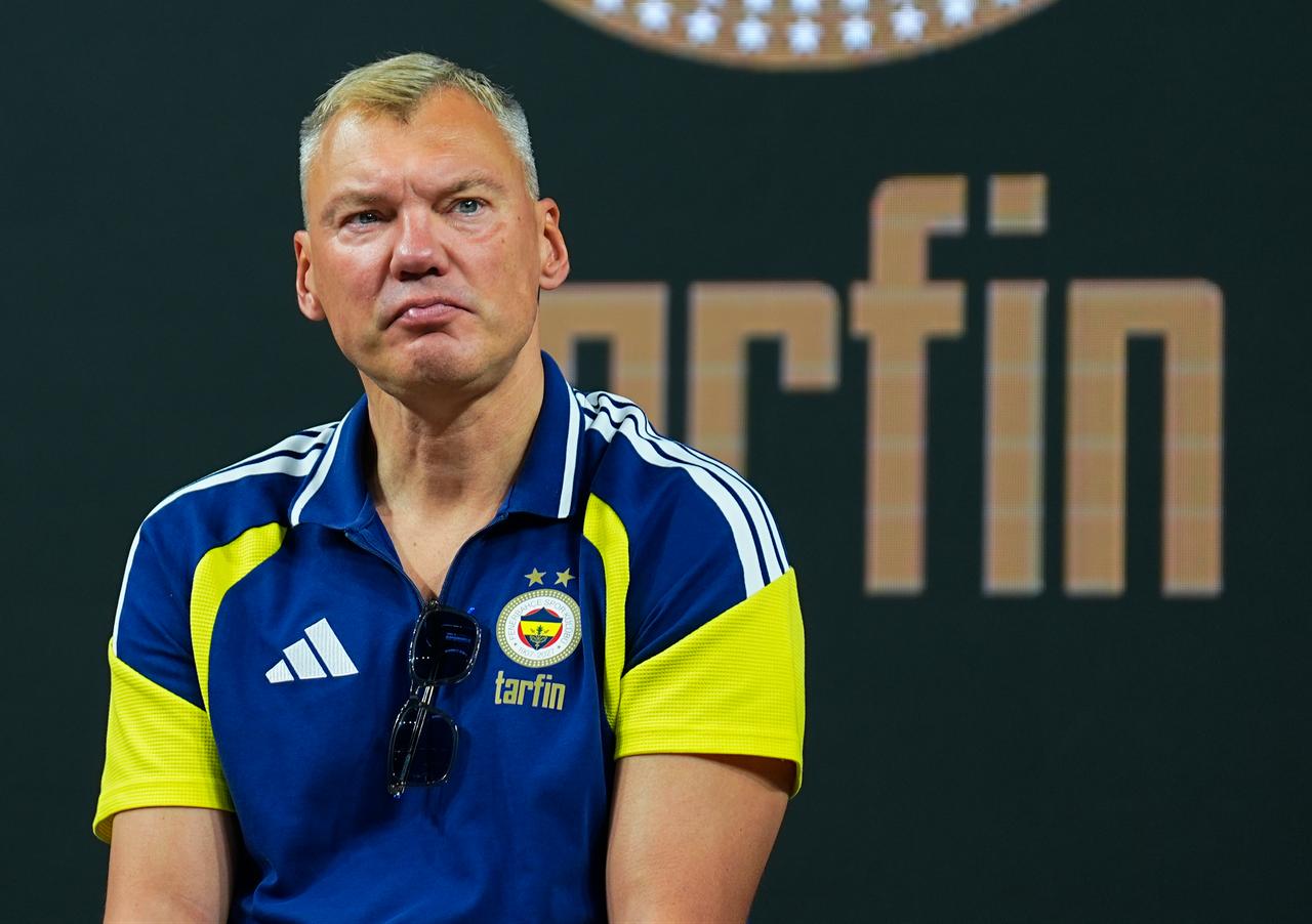 Sarunas Jasikevicius, Fenerbahçe Tarfın men’s basketball head coach, attends a press conference ahead of the 39th Presidential Men’s Basketball Cup at Sinan Erdem Sports Hall in Istanbul, Türkiye, Sept. 21, 2026. (AA Photo)