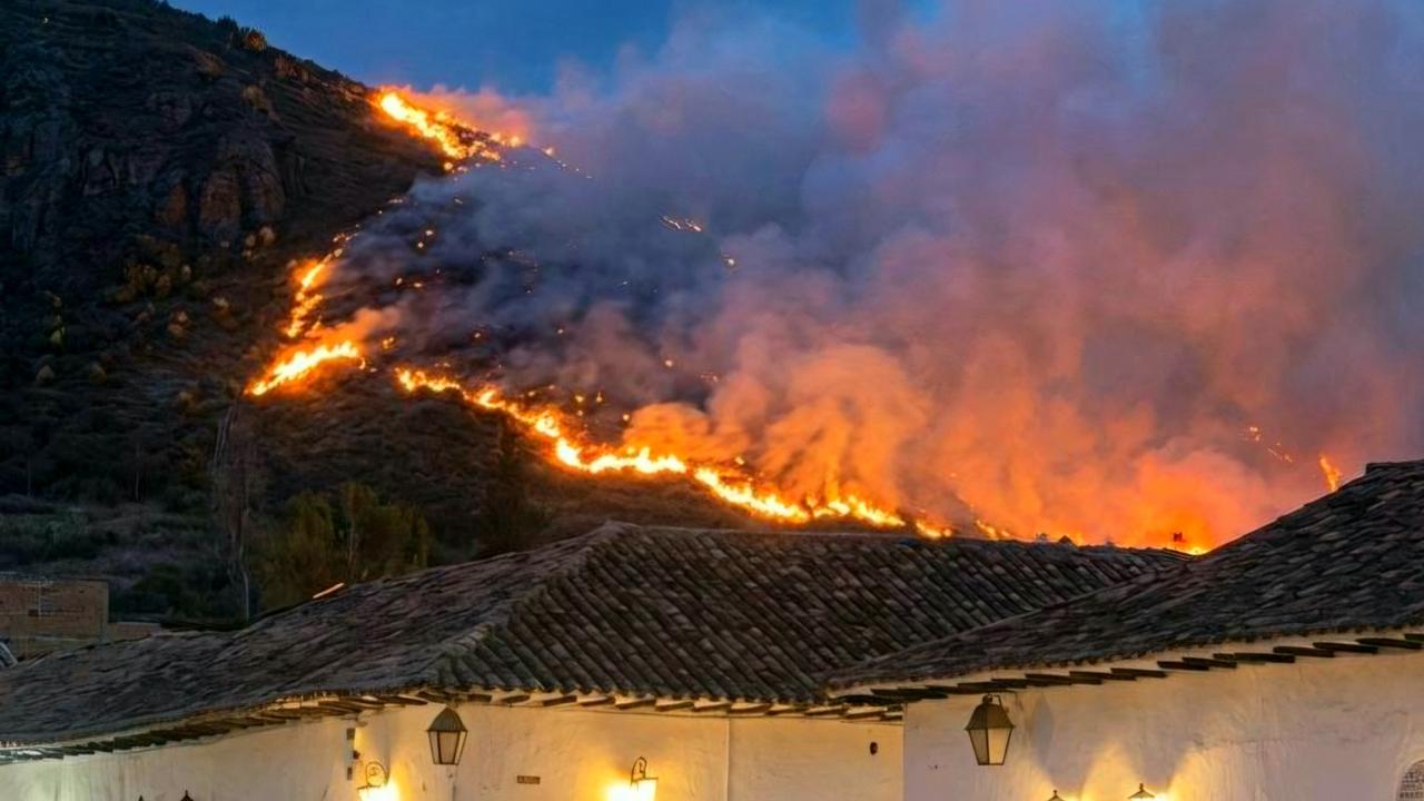 Forest fire rages near Colombian tourist town Villa de Leyva