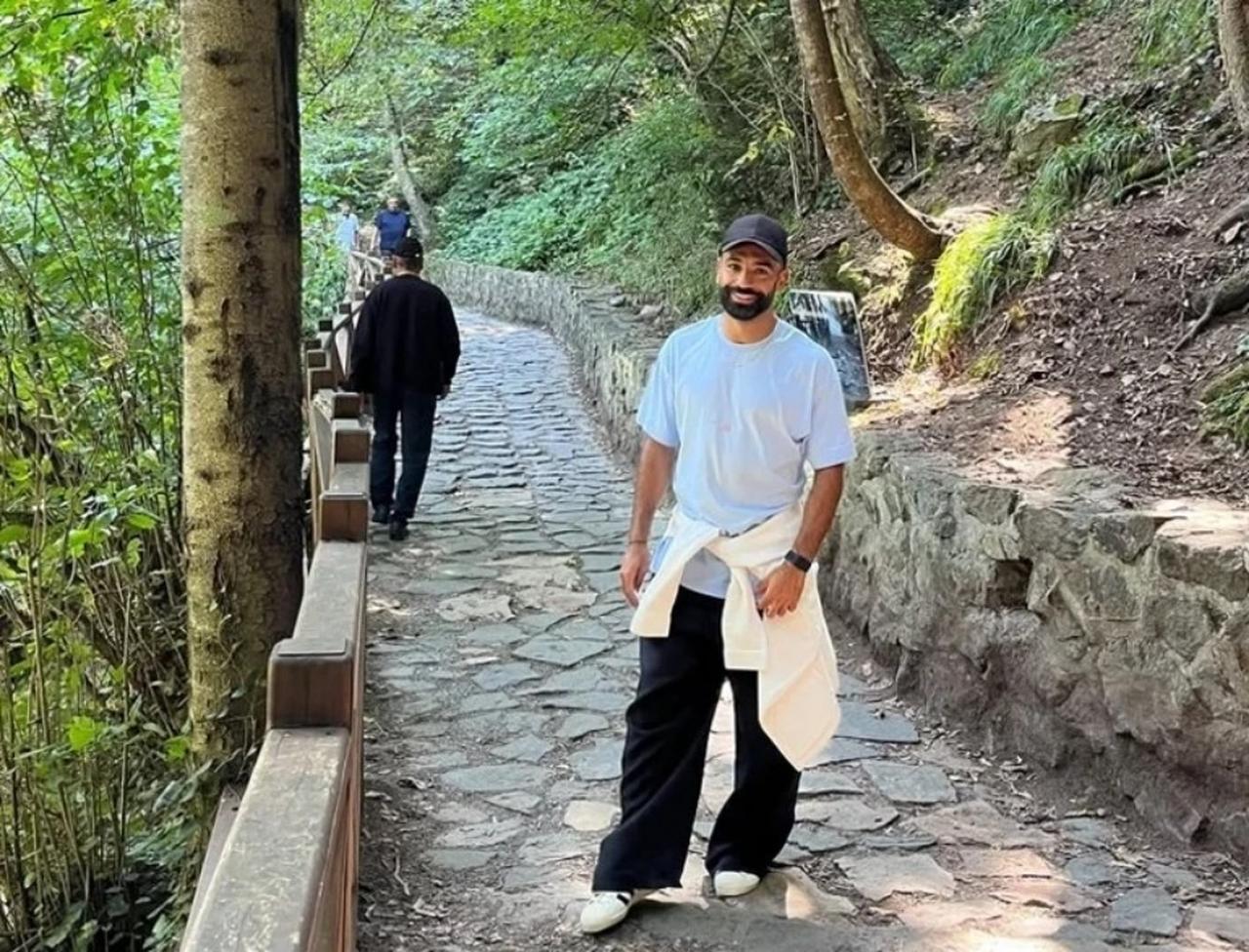 Muhammed Salah walks along a wooded path during a visit to Salah Plateau in Trabzon, Türkiye. (Photo via Türkiye Daily)