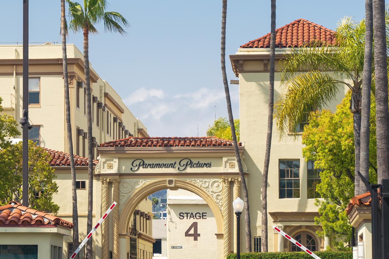 Paramount weighs cable sales, CNN oversight to save WBD deal