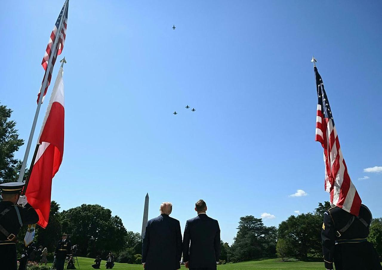 US President Donald Trump and Polish President Karol Nawrocki (R) watch a flyover of military aircraft from the South Portico of the White House in Washington, DC on September 3, 2025. (AFP Photo)