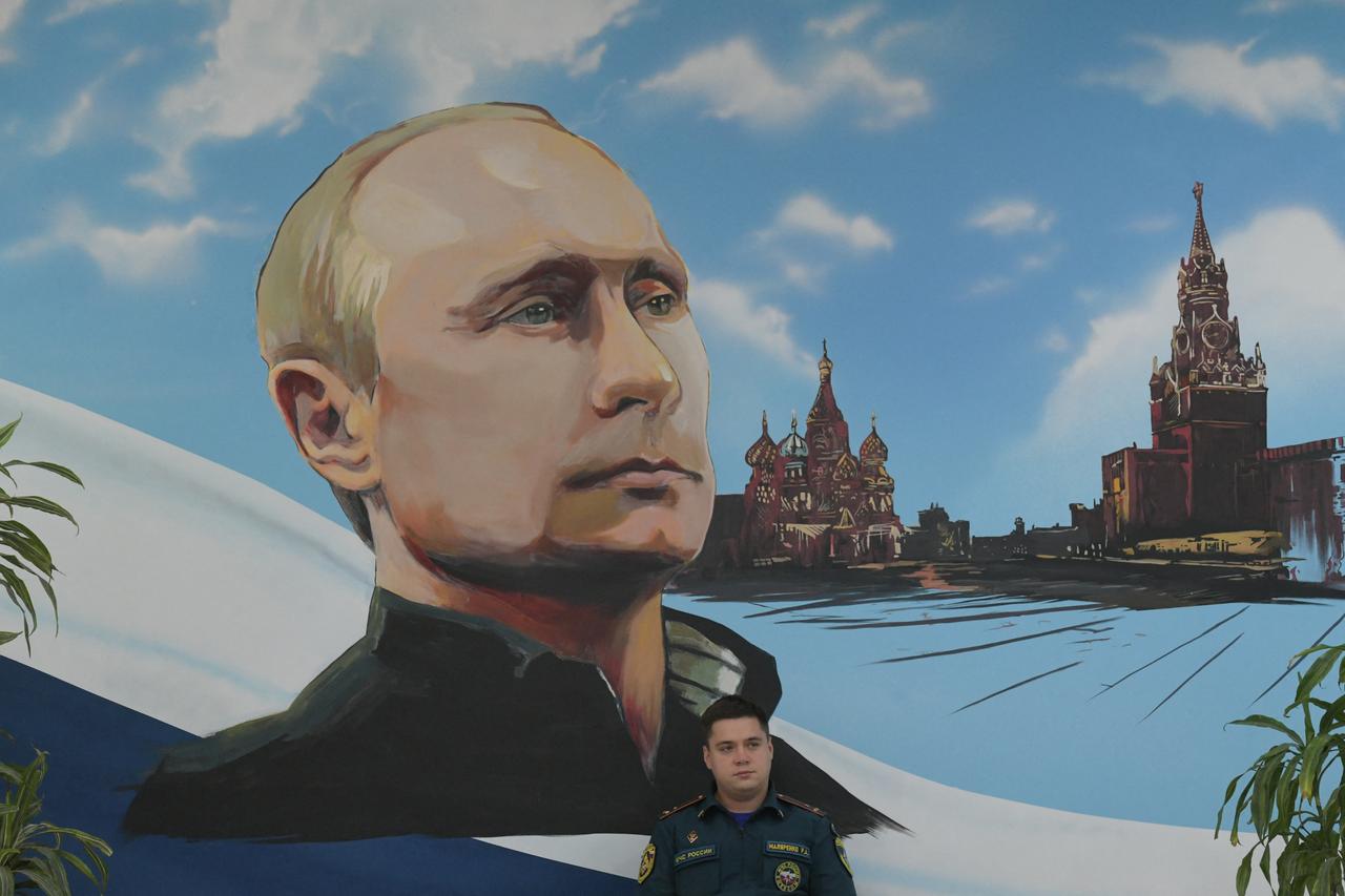 Putin's United Russia party wins record 355 parliament seats: Election chief Image