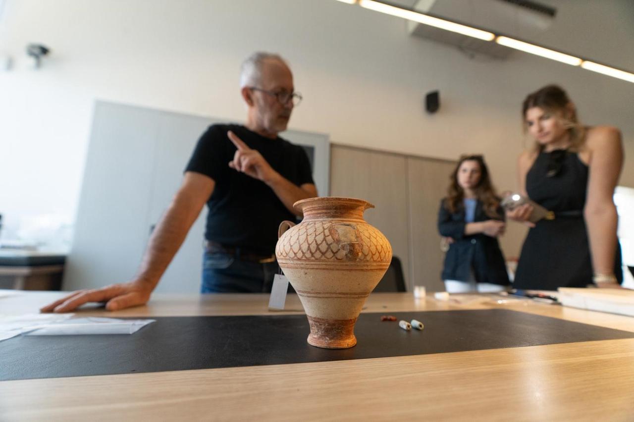 A decorated ceramic vessel unearthed during excavations at Yassitepe Hoyuk is displayed alongside other archaeological finds in Izmir, Türkiye. (IHA Photo)