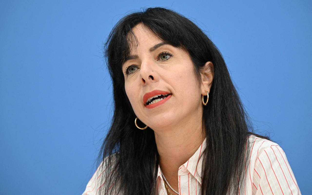 The top candidate for Berlin state elections of the left-wing Die Linke (The Left) party Elif Eralp speaks during a press conference one day after state elections in Berlin and Mecklenburg-Western Pomerania, in Berlin on September 21, 2026. (AFP Photo)