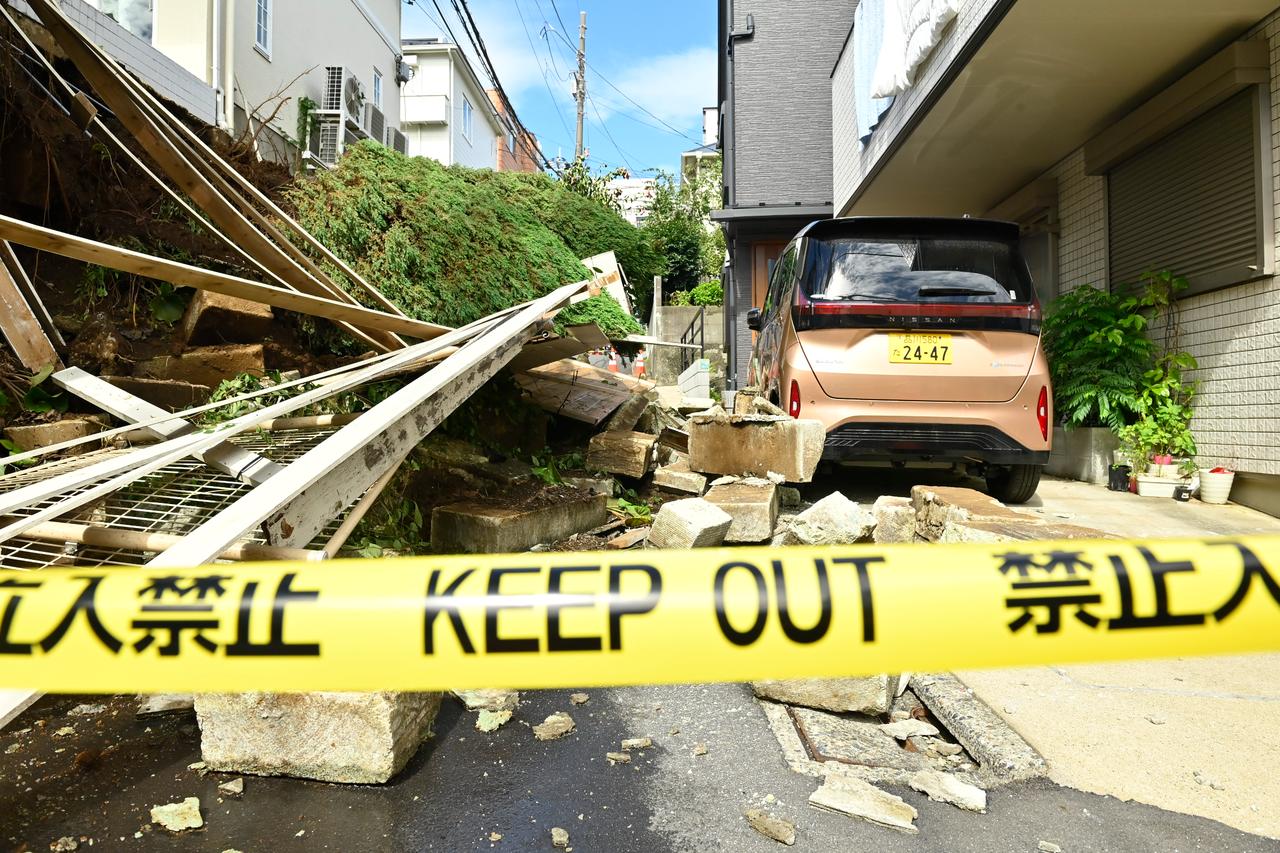 4 dead, 6 missing after Typhoon Dujuan slams eastern Japan Image