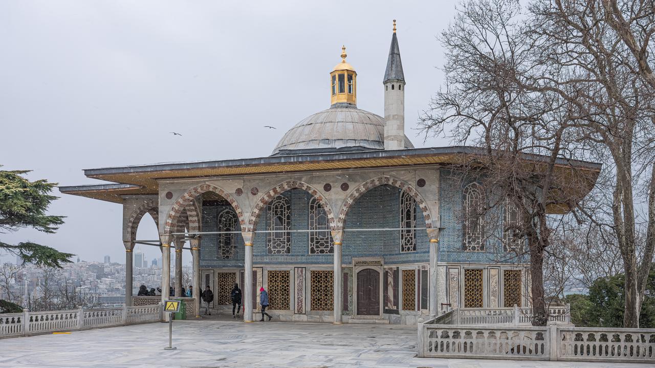 The Baghdad Kiosk at Topkapi Palace in Istanbul, seen from the southwest. (Photo via Wikimedia)