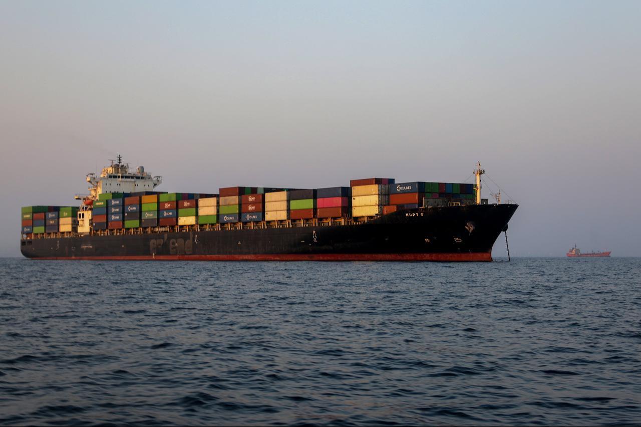 Commercial vessels are seen anchored between Iran’s Qeshm and Larak islands amid disruptions to maritime traffic in the Strait of Hormuz, Iran, September 11, 2026. (AA Photo)