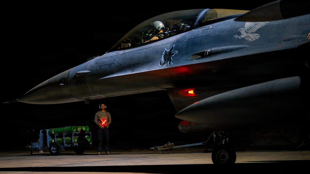 A U.S. Air Force crew chief prepares to marshal a U.S. Air Force F-16 Fighting Falcon aircraft at a base in the U.S. Central Command area of responsibility Aug. 31, 2026. (Photo via U.S. Air Force)