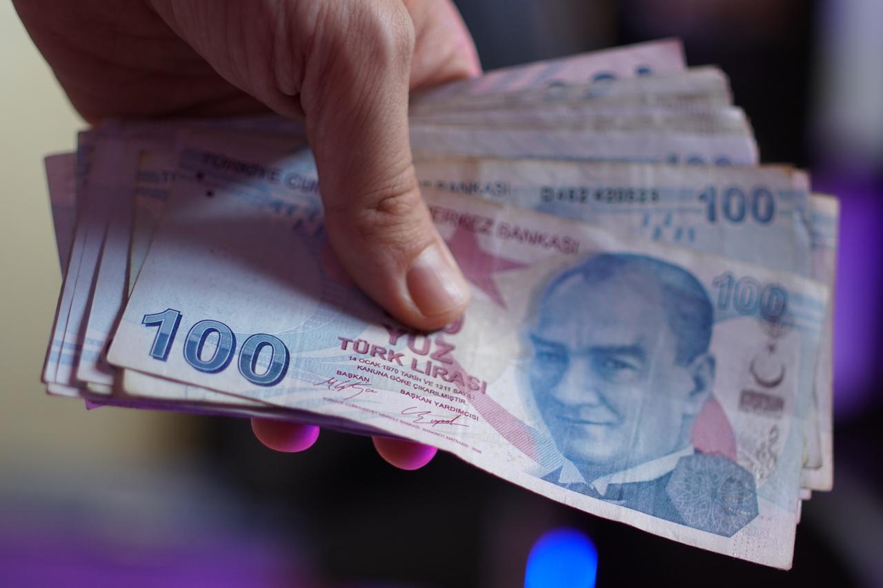 Turkish households upbeat on economy as consumer confidence at 8-year high