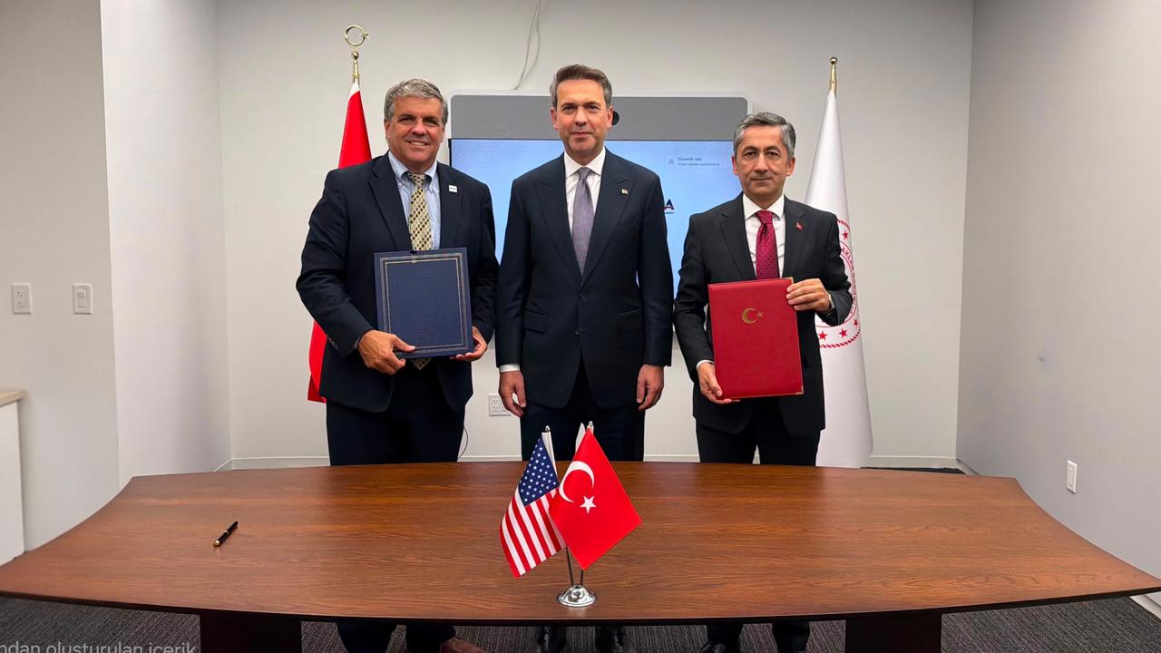TÜNAŞ General Manager Necati Yamaç (R) and USTDA Deputy Director Thomas R. Hardy (L) pose after signing a nuclear energy cooperation agreement between Türkiye and the U.S. as Energy and Natural Resources Minister Alparslan Bayraktar (C) looks on in New York, Sept. 22, 2026. (AA Photo)