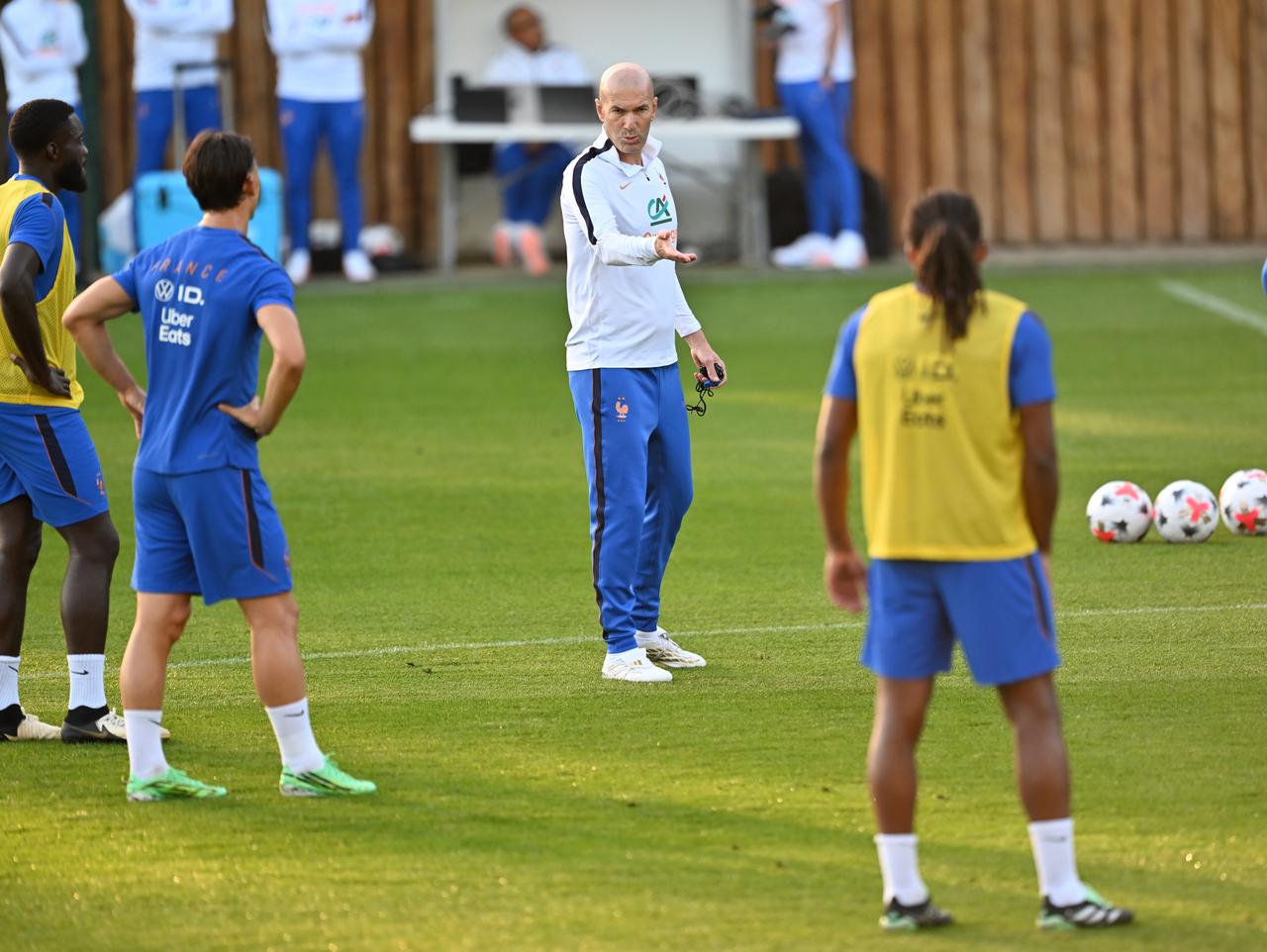 France’s national football team head coach Zinedine Zidane (C) leads a training session ahead of the UEFA Nations League match between Turkiye and France in Clairefontaine-en-Yvelines, southwest of Paris, France on September 21, 2026. (AA Photo)