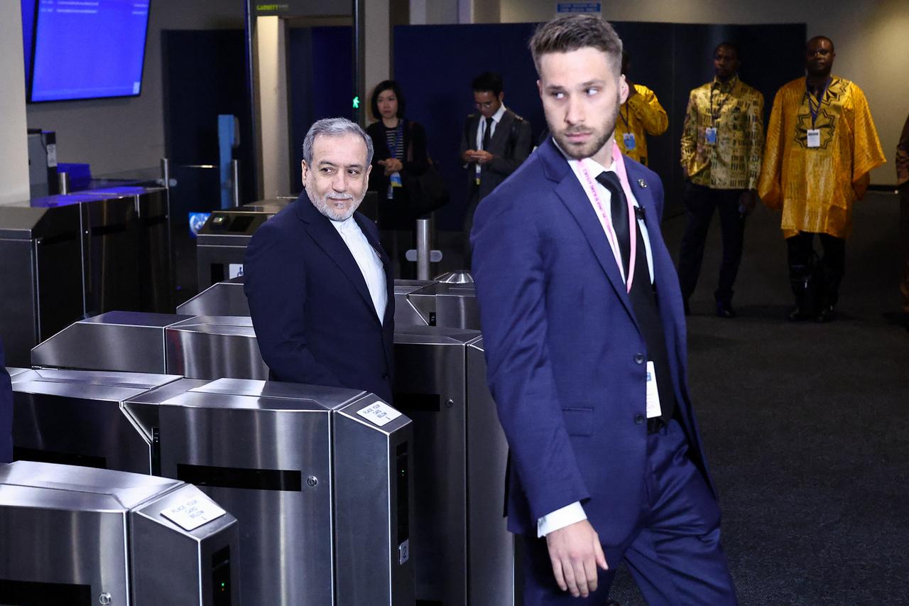 Iran’s FM meets US envoys in New York after ‘persistent requests’ Image