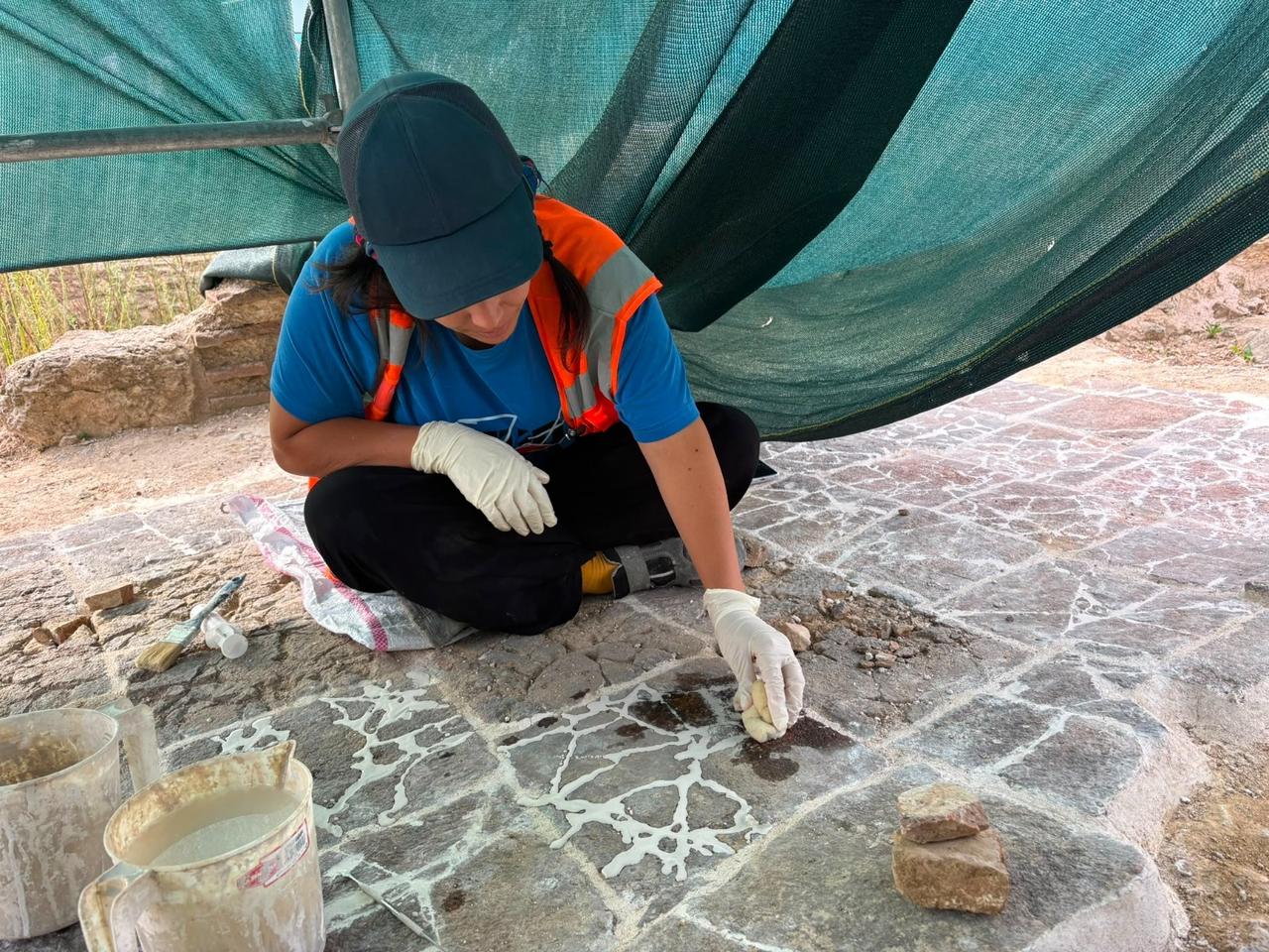 A conservation specialist works on archaeological remains uncovered at the Haydarpasa site in Istanbul. (Photo via Culture and Tourism Ministry)
