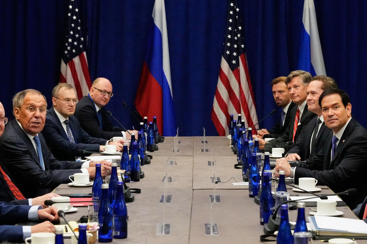 Top US, Russian diplomats hold closed-door talks on Ukraine war