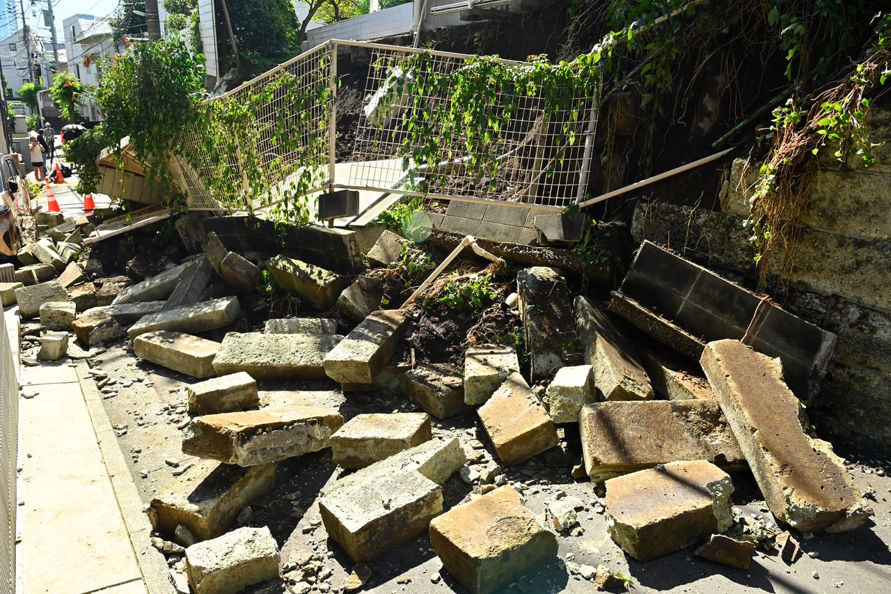 Concrete blocks, rocks and other debris from a collapsed residential retaining wall cover a narrow street following heavy rain brought by Typhoon Dujuan in the Naka-Meguro area of Tokyo, Japan, September 22, 2026.(AA Photo)