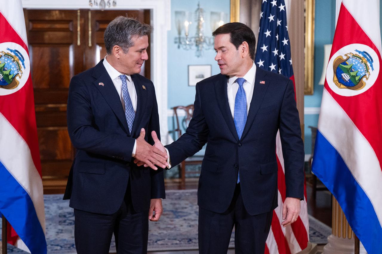 Costa Rica's president fires foreign minister over unauthorized US meeting