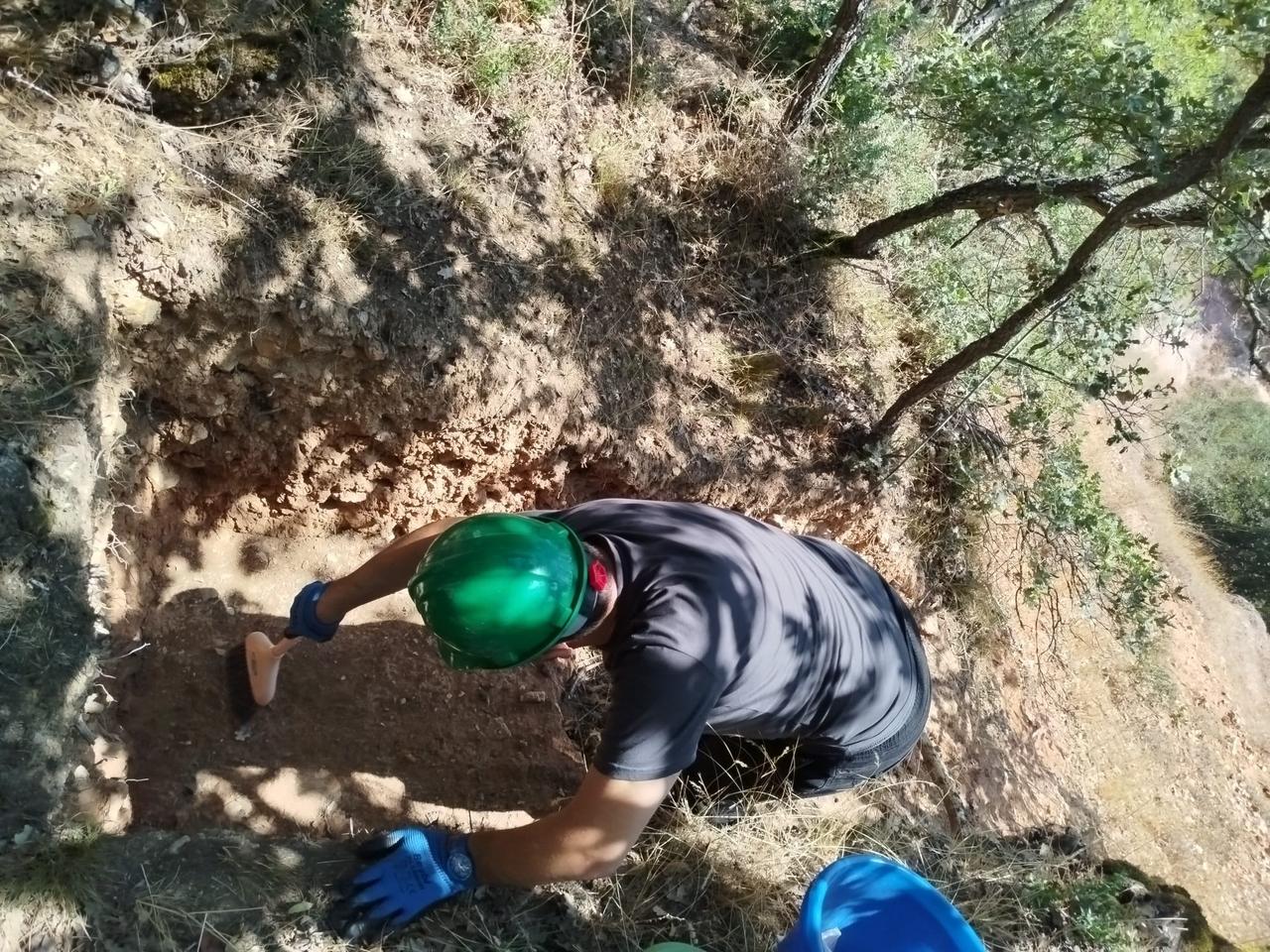 An archaeologist works at the Inkaya Cave excavation site in Canakkale, where researchers plan to collect sediment samples for environmental DNA analysis. (IHA Photo)