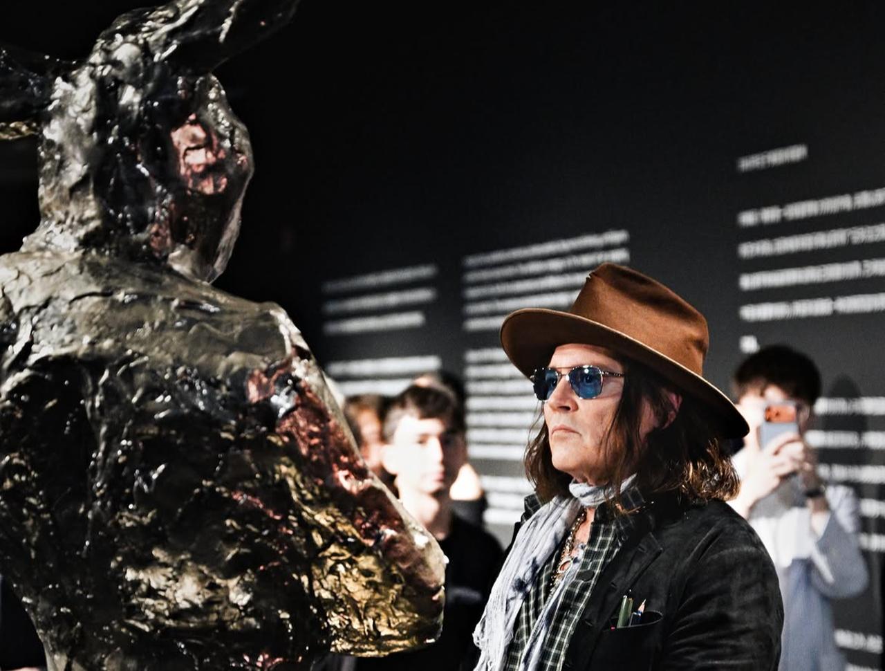 The artist stands beside The Bunnyman during the opening of “A Bunch of Stuff” at the Modern Art Museum Shanghai. (Photo via Instagram/@siggartfoundation)