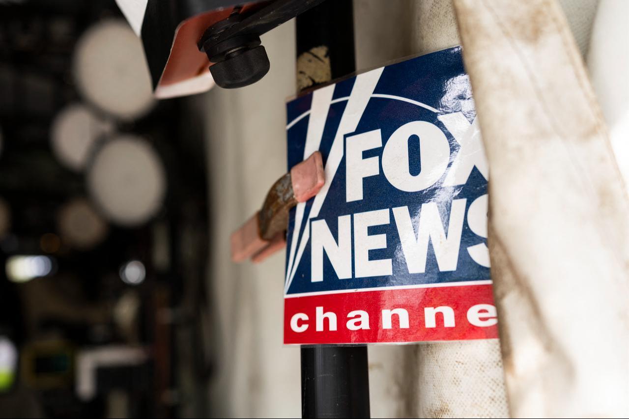 A FOX News sign hangs on the White House grounds on September 21, 2026 in Washington, DC. (AFP Photo)