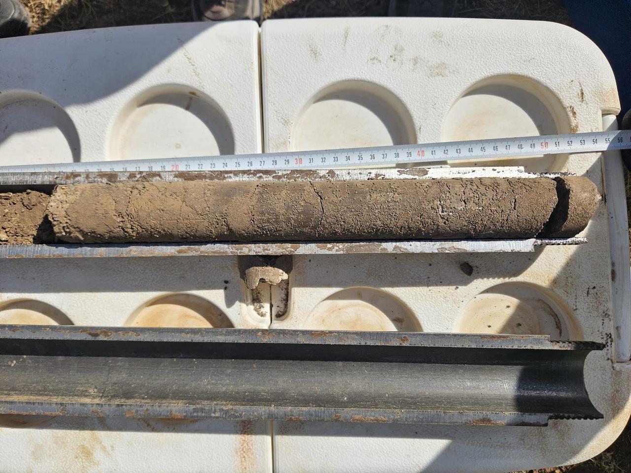 Researchers examine a soil core extracted from the Durupinar formation as part of the ongoing investigation near Mount Agri. (IHA Photo)